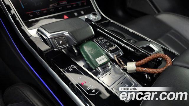 Audi A8 2020 — photo 12