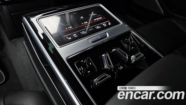 Audi A8 2020 — photo 24