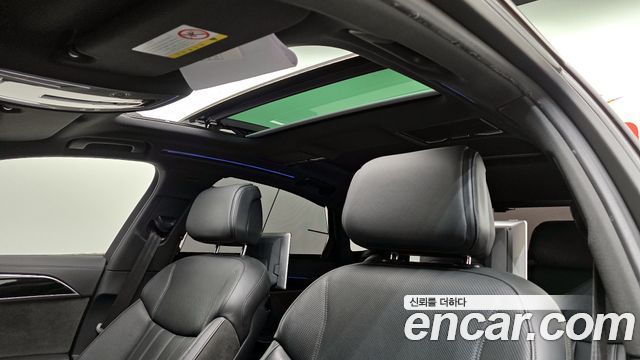 Audi A8 2020 — photo 25
