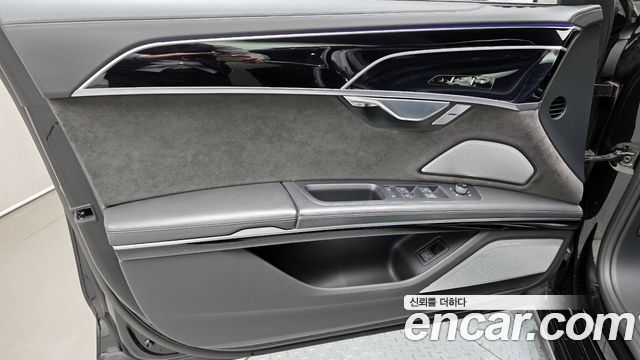 Audi A8 2020 — photo 14