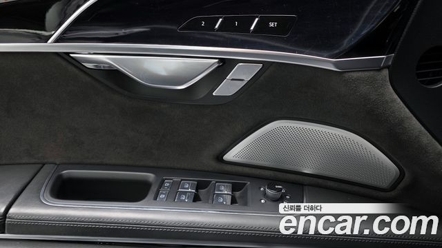 Audi A8 2020 — photo 27