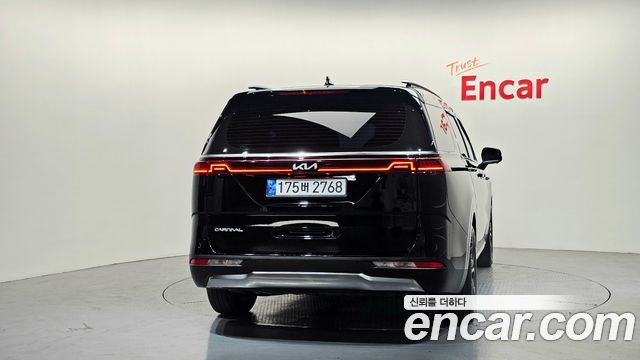 Kia Canival 2023 — photo 4