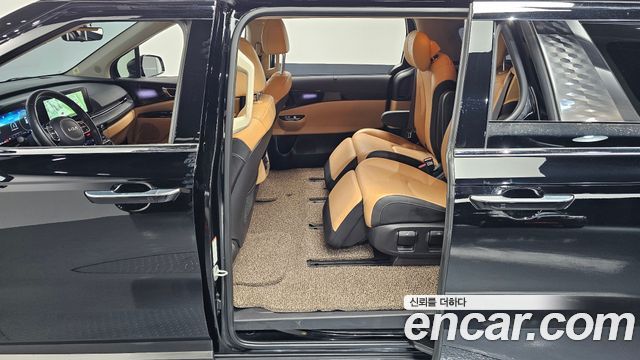 Kia Canival 2023 — photo 17