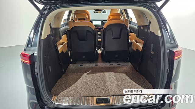Kia Canival 2023 — photo 28