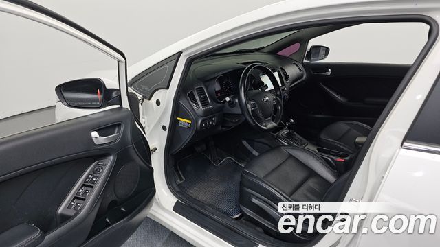 Kia K3 2015 — photo 10