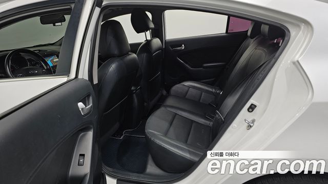 Kia K3 2015 — photo 12