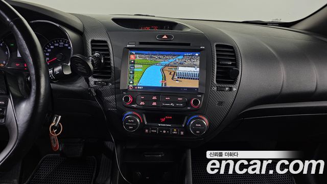 Kia K3 2015 — photo 15