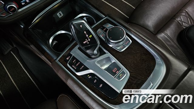 BMW 7-Series 2016 — photo 9