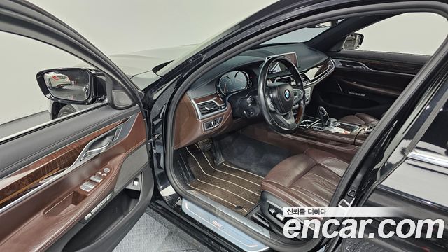 BMW 7-Series 2016 — photo 10