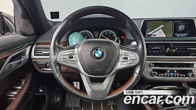 BMW 7-Series 2016 — photo 14