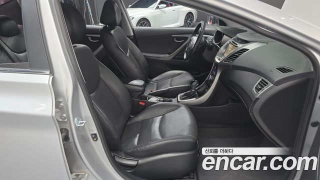 Hyundai AVANTE 2015 — photo 11