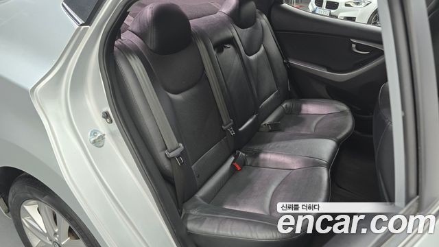 Hyundai AVANTE 2015 — photo 12