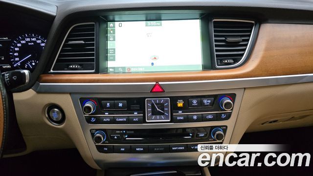 Genesis G80 2018 — photo 16