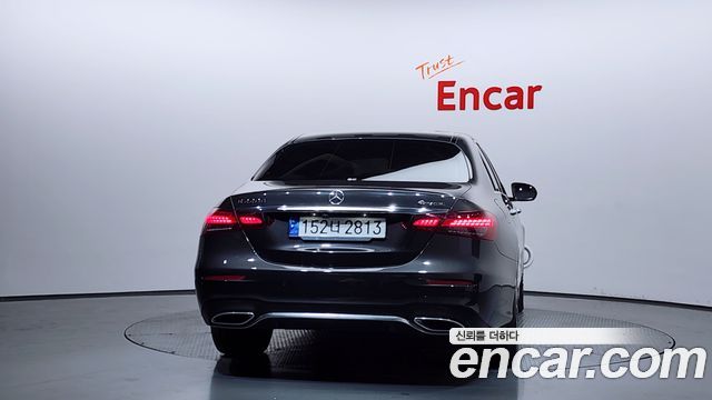 Mercedes-Benz E-Class 2021 — photo 4