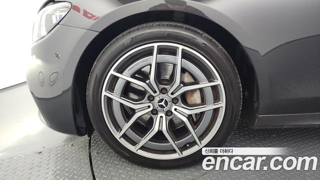 Mercedes-Benz E-Class 2021 — photo 5