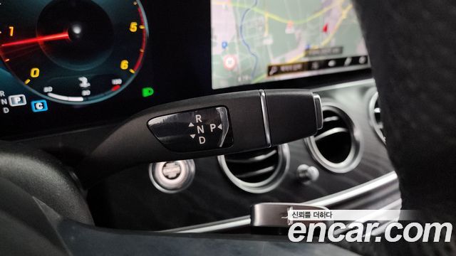 Mercedes-Benz E-Class 2021 — photo 9
