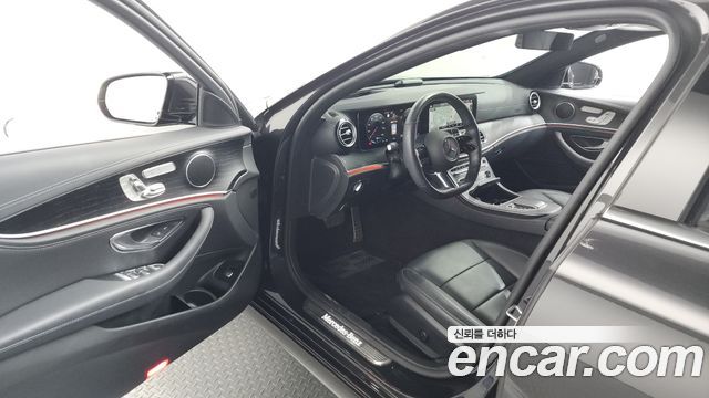 Mercedes-Benz E-Class 2021 — photo 10