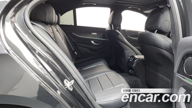 Mercedes-Benz E-Class 2021 — photo 11