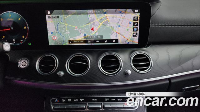 Mercedes-Benz E-Class 2021 — photo 13