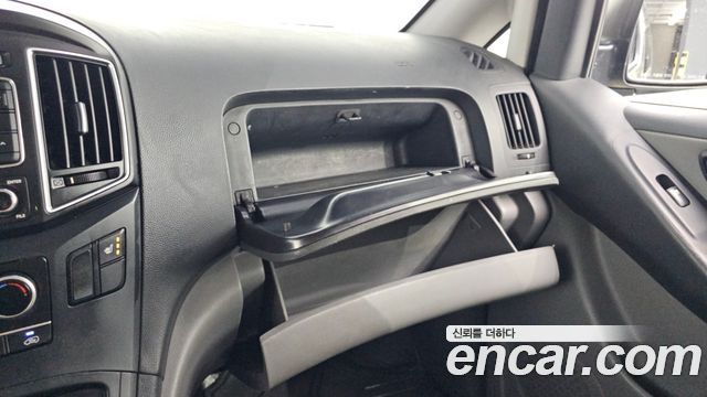 Hyundai Starex 2018 — photo 17