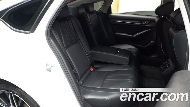 Honda Accord 2022 — photo 17