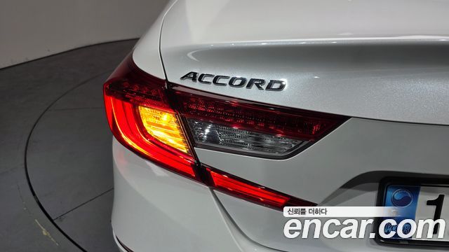 Honda Accord 2022 — photo 9