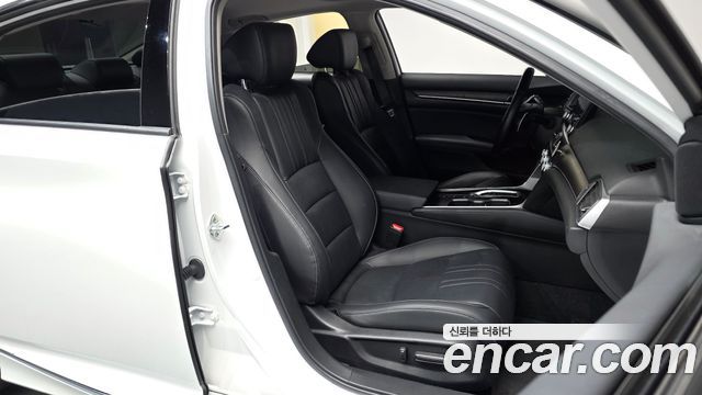 Honda Accord 2022 — photo 16