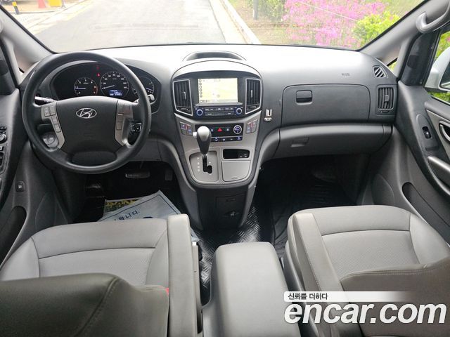 Hyundai Starex 2017 — photo 10