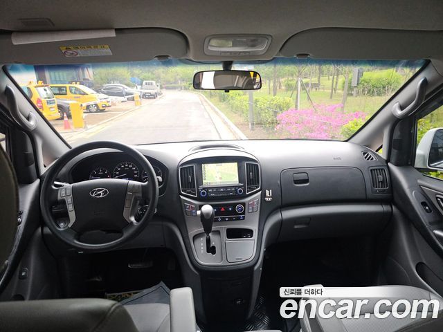 Hyundai Starex 2017 — photo 11
