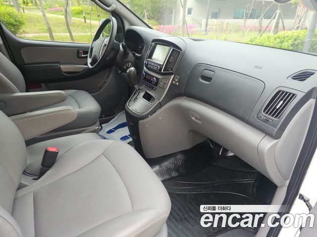 Hyundai Starex 2017 — photo 15