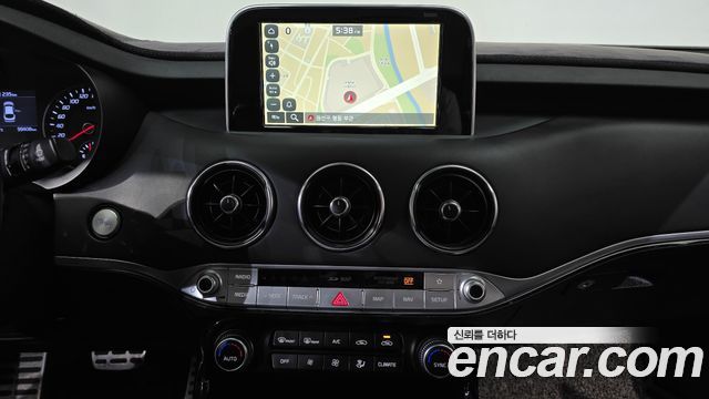 Kia Stinger 2018 — photo 19