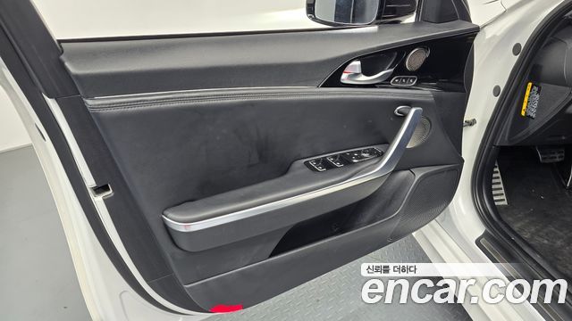 Kia Stinger 2018 — photo 14