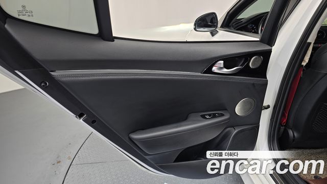 Kia Stinger 2018 — photo 15