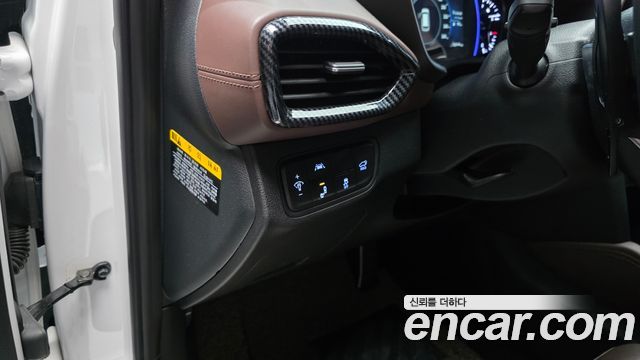 Hyundai Santafe 2019 — photo 21