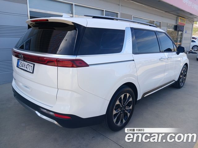 Kia Canival 2021 — photo 4