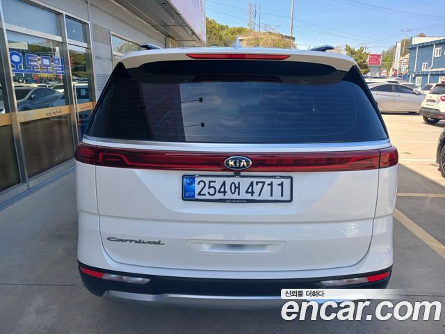 Kia Canival 2021 — photo 5