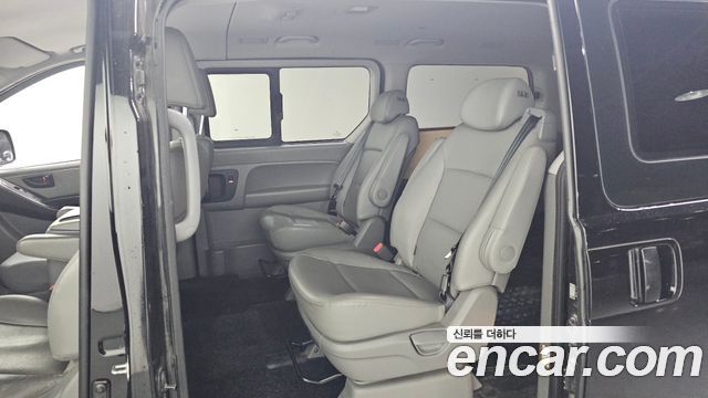 Hyundai Starex 2017 — photo 11