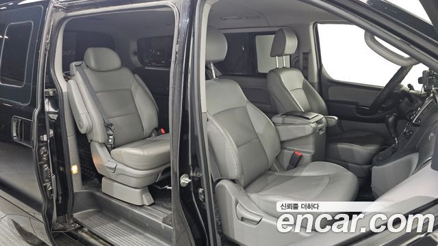 Hyundai Starex 2017 — photo 12