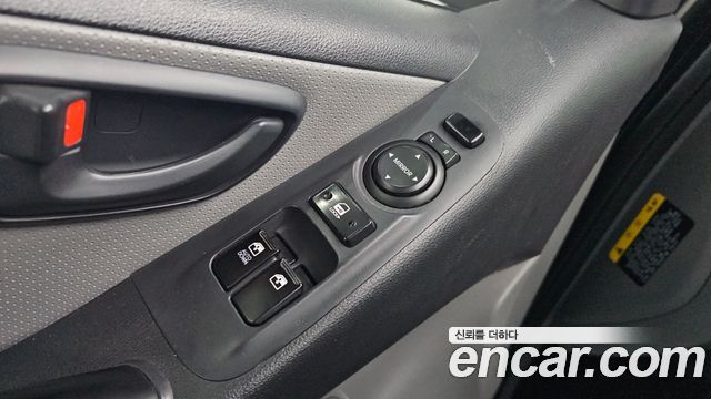Hyundai Starex 2017 — photo 13