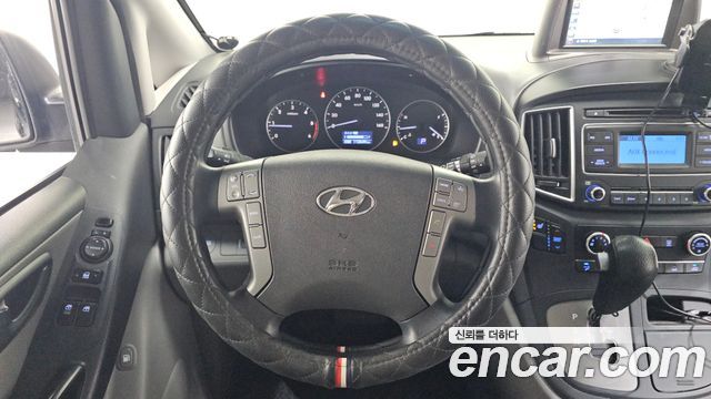 Hyundai Starex 2017 — photo 15