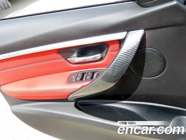 BMW 3-Series 2018 — photo 12