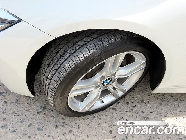 BMW 3-Series 2018 — photo 20