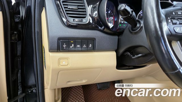 Kia Canival 2019 — photo 16