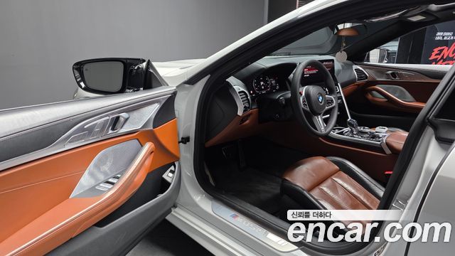 BMW 8-Series 2023 — photo 13