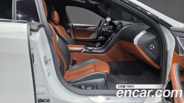 BMW 8-Series 2023 — photo 17