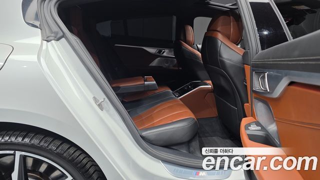 BMW 8-Series 2023 — photo 18