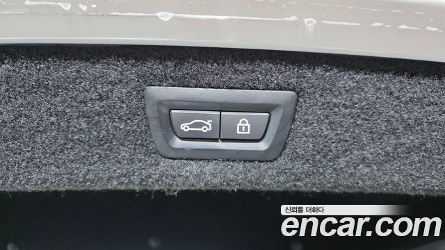 BMW 8-Series 2023 — photo 26