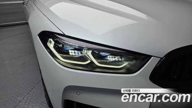 BMW 8-Series 2023 — photo 8