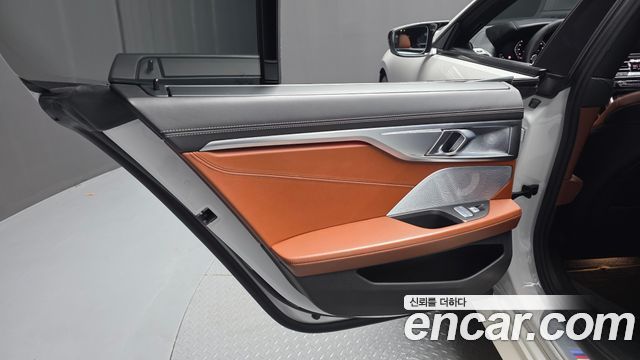 BMW 8-Series 2023 — photo 15