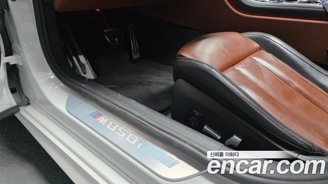 BMW 8-Series 2023 — photo 30